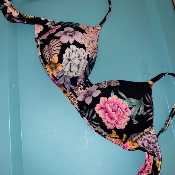 Cute floral bikini top missing clasp size L - Picture 2 of 4